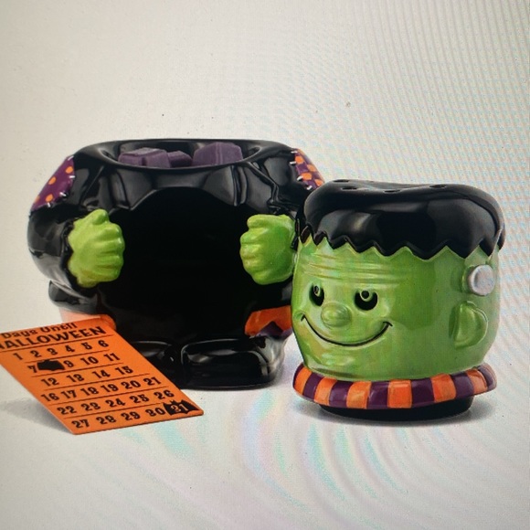 Countdown to Halloween new in the box - Picture 3 of 3